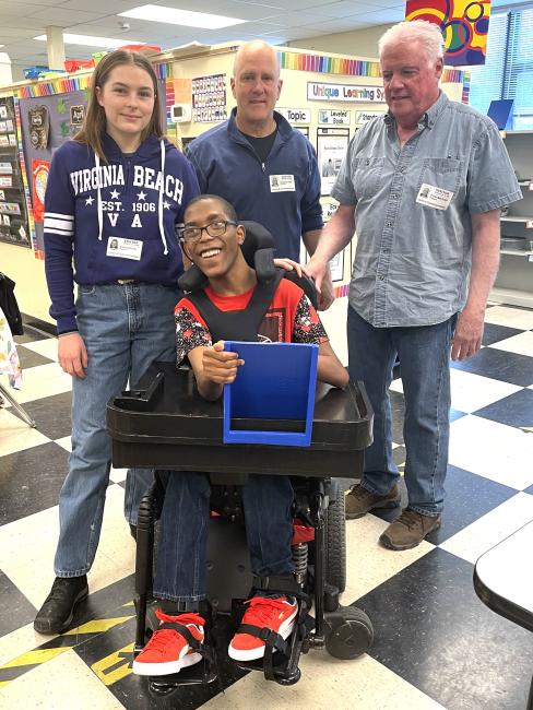 Group of people from ADHV with a woman in a wheelchair